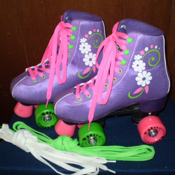 BIG GIRLS SIZE: 5...BRAND NEW PURPLE DESIGN HIGH TOP ROLLER SKATES..BRAND NEW